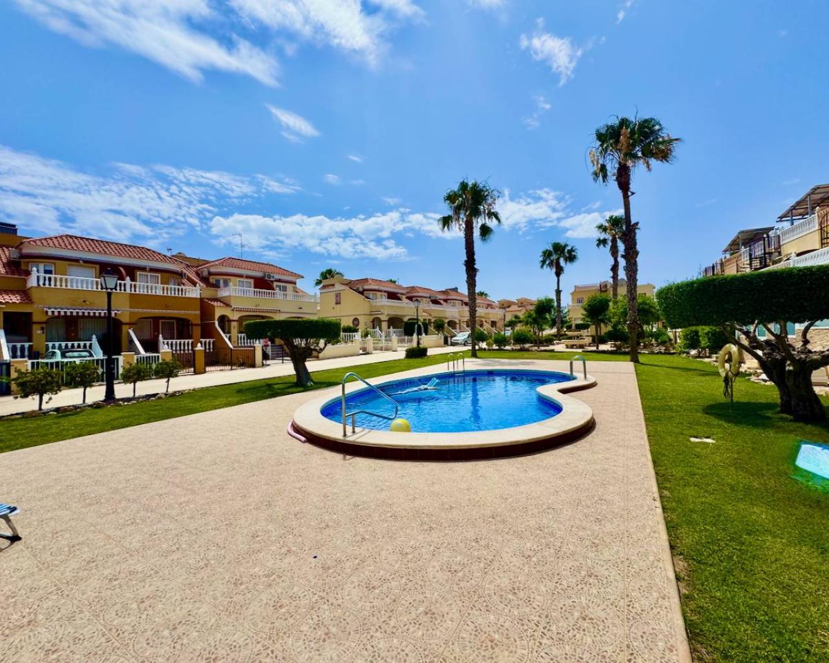 Villa a Algorfa, Alicante, Spagna 3 camere da letto, 85 mq. N° 148930