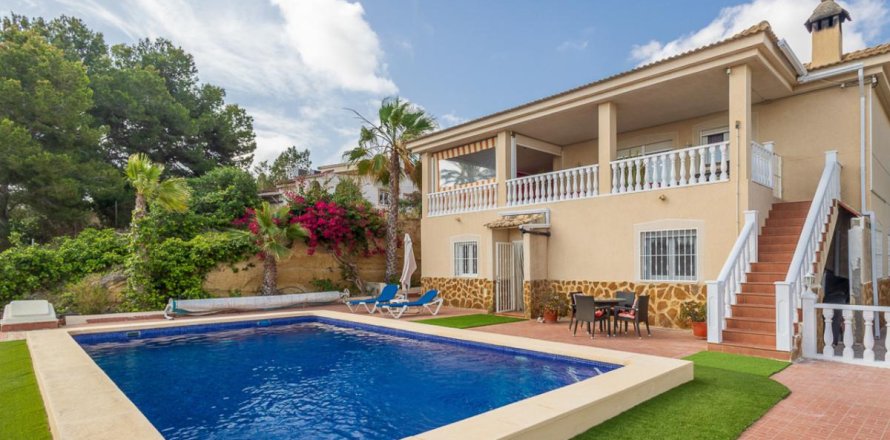 Villa in Algorfa, Alicante, Spain 3 bedrooms, 271 sq.m. No. 148931