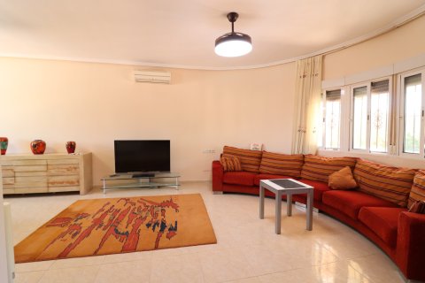 Finca for sale in Catral, Alicante, Spain 3 bedrooms, 235 sq.m. No. 146605 - photo 9