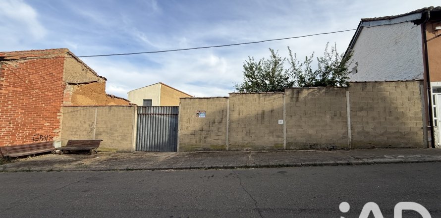 Land plot in San Andres del Rabanedo, Leon, Spain 257 sq.m. No. 193556
