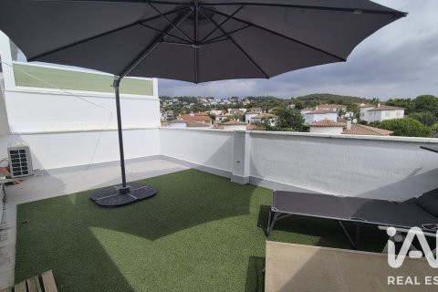 Duplex for sale in El Vendrell, Tarragona, Spain 2 bedrooms, 62 sq.m. No. 193555 - photo 2
