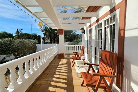 Villa for sale in Alicante, Spain 4 bedrooms, 185 sq.m. No. 164368 - photo 6