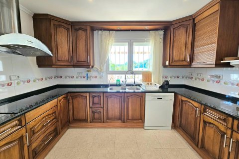 Villa for sale in Alicante, Spain 4 bedrooms, 185 sq.m. No. 164368 - photo 26