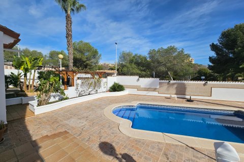 Villa for sale in Alicante, Spain 4 bedrooms, 185 sq.m. No. 164368 - photo 8