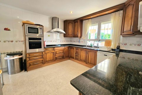 Villa for sale in Alicante, Spain 4 bedrooms, 185 sq.m. No. 164368 - photo 25