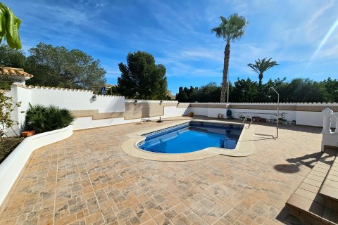 Villa for sale in Alicante, Spain 4 bedrooms, 185 sq.m. No. 164368 - photo 9