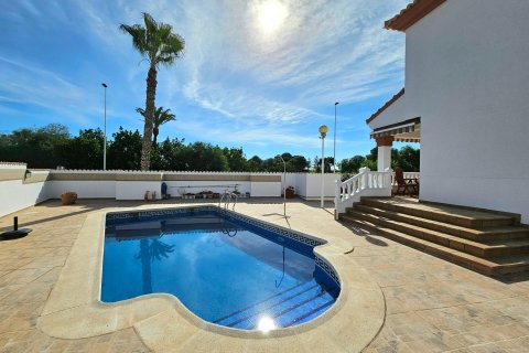 Villa for sale in Alicante, Spain 4 bedrooms, 185 sq.m. No. 164368 - photo 24