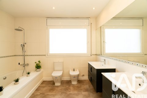 Talo myytävänä Sant Cugat Del Valles, Barcelona, Espanja, 6 makuuhuonetta, 1000 m2 No. 152845 - kuva 26