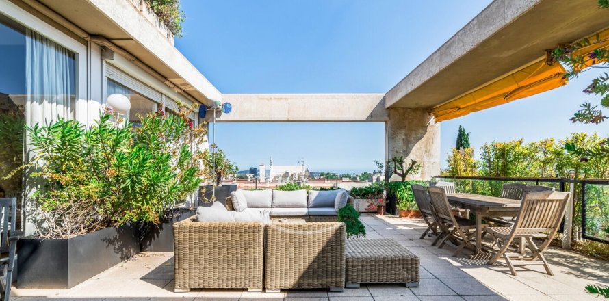 Apartment in Barcelona, Spain 5 bedrooms,  No. 141047