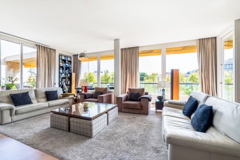 Apartment for rent in Barcelona, Spain 5 bedrooms,  No. 141047 - photo 8