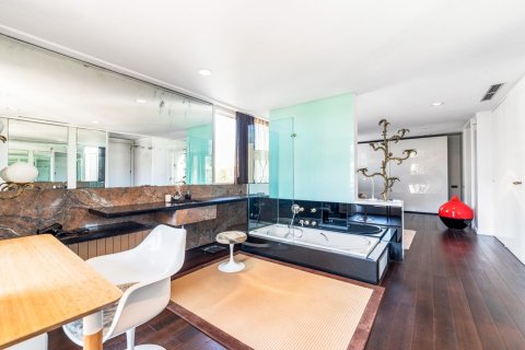 Apartment for rent in Barcelona, Spain 5 bedrooms,  No. 141047 - photo 12