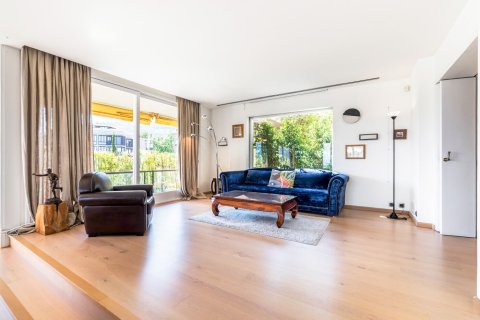 Apartment for rent in Barcelona, Spain 5 bedrooms,  No. 141047 - photo 2