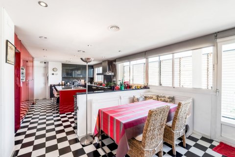 Apartment for rent in Barcelona, Spain 5 bedrooms,  No. 141047 - photo 9