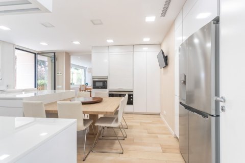 House for rent in Barcelona, Spain 7 bedrooms, No. 141050 - photo 5