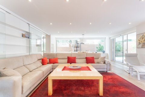 House for rent in Barcelona, Spain 7 bedrooms, No. 141050 - photo 4