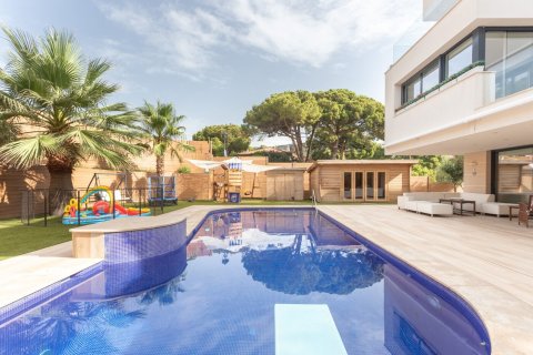 House for rent in Barcelona, Spain 7 bedrooms, No. 141050 - photo 2