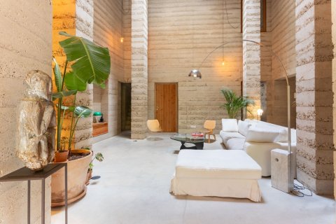 House for rent in Barcelona, Spain 5 bedrooms,  No. 141051 - photo 2