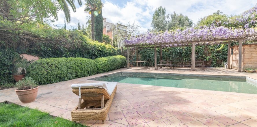 Dom w Barcelona, Hiszpania 6 sypialni, nr 141052