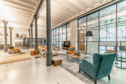 Apartment for rent in Barcelona, Spain 2 bedrooms,  No. 141049 - photo 2