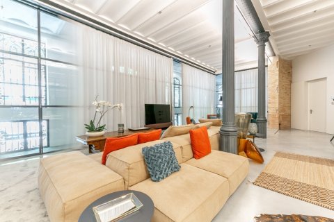 Apartment for rent in Barcelona, Spain 2 bedrooms,  No. 141049 - photo 4