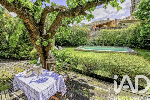 Продажа дома в Виладемюльс, Герона, Испания 9 спален, 946м2 №172179 - фото 8