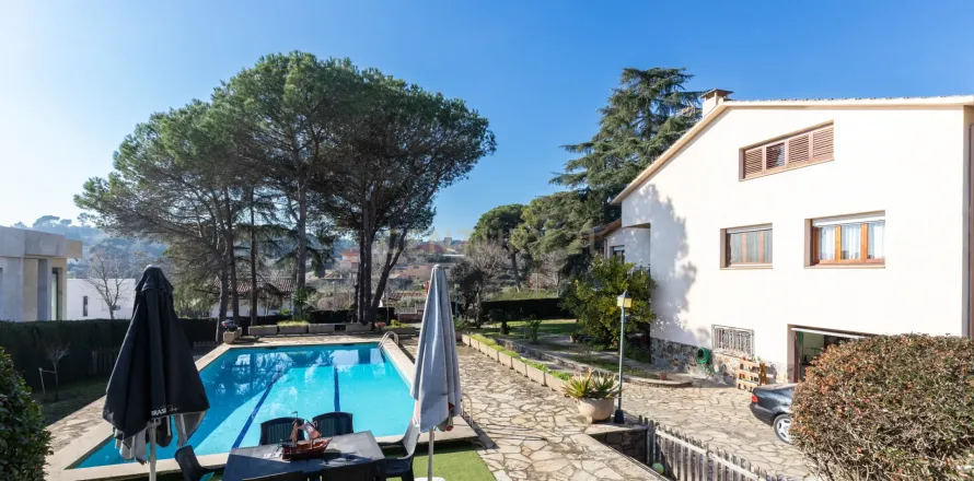 House in Llica D'amunt, Barcelona, Spain 5 bedrooms, 532 sq.m. No. 166975