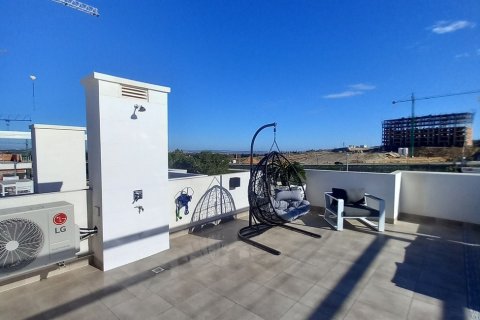 Huoneisto myytävänä San Miguel de Salinas, Alicante, Espanja, 2 makuuhuonetta, 70 m2 No. 189391 - kuva 24