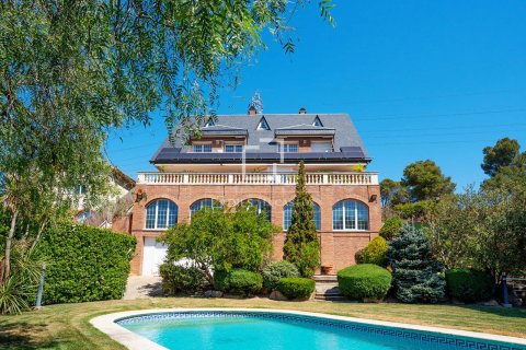 Villa zum Verkauf in Valldoreix, Barcelona, Spanien 7 Schlafzimmer, 785 m2 Nr. 150900 - Foto 1