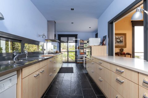 Villa for sale in Barcelona, Spain 4 bedrooms, 439 sq.m. No. 150896 - photo 19