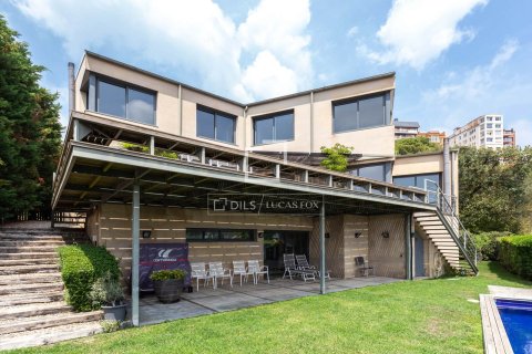 Villa for sale in Barcelona, Spain 4 bedrooms, 439 sq.m. No. 150896 - photo 9