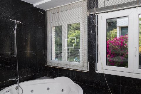 Villa en venta en Sant Just Desvern, Barcelona, España 9 dormitorios, 606 m2 No. 150901 - foto 15