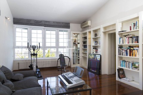 Villa en venta en Sant Just Desvern, Barcelona, España 9 dormitorios, 606 m2 No. 150901 - foto 11