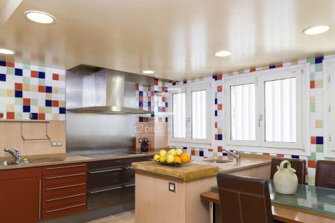 Villa en venta en Sant Just Desvern, Barcelona, España 9 dormitorios, 606 m2 No. 150901 - foto 9