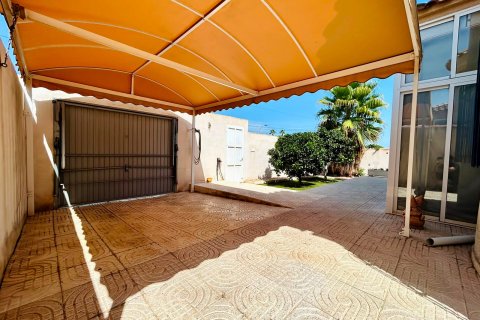 Villa for sale in Torrevieja, Alicante, Spain 3 bedrooms, 126 sq.m. No. 193797 - photo 12