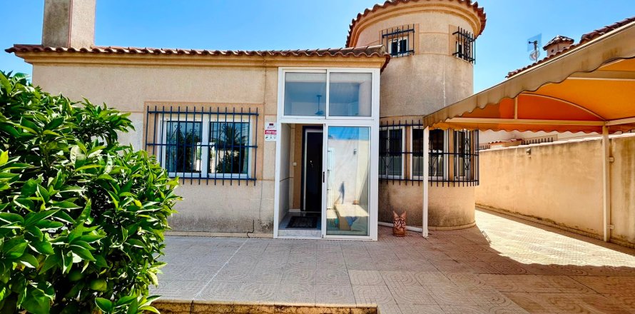 Villa in Torrevieja, Alicante, Spain 3 bedrooms, 126 sq.m. No. 193797