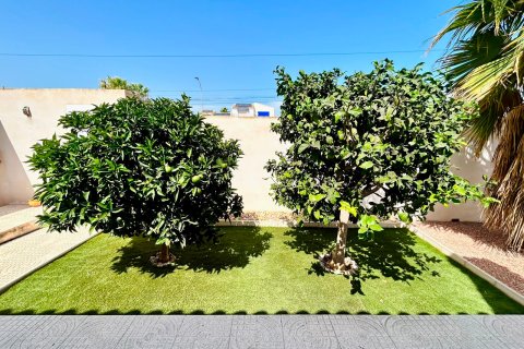 Villa for sale in Torrevieja, Alicante, Spain 3 bedrooms, 126 sq.m. No. 193797 - photo 30