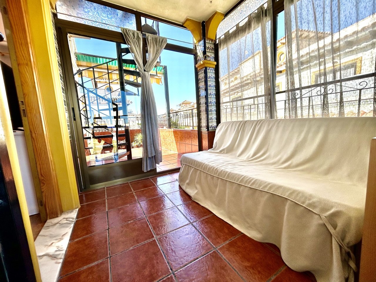 Apartment in Punta Prima, Alicante, Spain 2 bedrooms, 90 sq.m. No. 161301