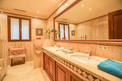 Villa for sale in Mallorca, Spain 6 bedrooms, 850 sq.m. No. 148071 - photo 22