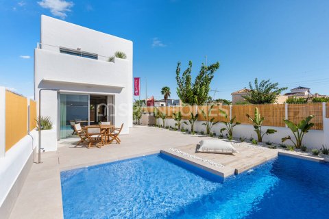 Villa till salu Los Alcazares, Murcia, Spanien 3 sovrum, 121 kvm. Nr. 76645 - foto 1