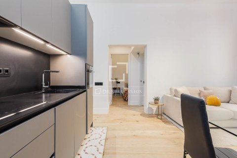 Apartamento en venta en Barcelona, España 2 dormitorios, 57 m2 No. 160838 - foto 4