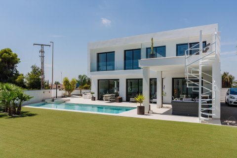 Villa till salu La Marina, Alicante, Spanien 4 sovrum, 249 kvm. Nr. 114764 - foto 27