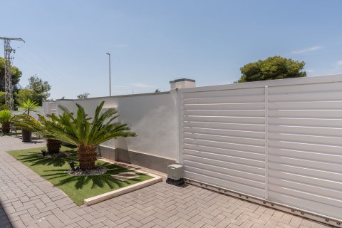 Villa till salu La Marina, Alicante, Spanien 4 sovrum, 249 kvm. Nr. 114764 - foto 30