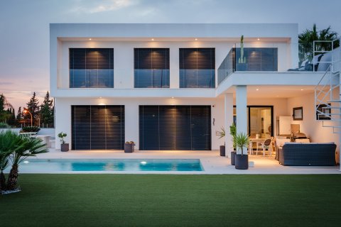 Villa till salu La Marina, Alicante, Spanien 4 sovrum, 249 kvm. Nr. 114764 - foto 1