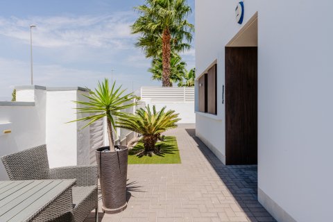 Villa till salu La Marina, Alicante, Spanien 4 sovrum, 249 kvm. Nr. 114764 - foto 29