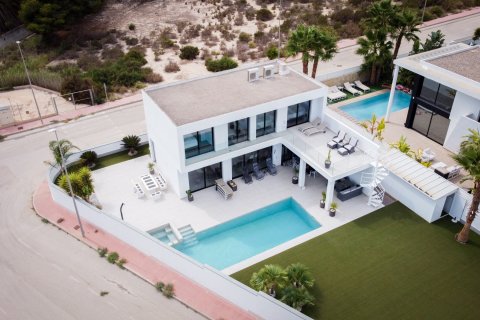 Villa till salu La Marina, Alicante, Spanien 4 sovrum, 249 kvm. Nr. 114764 - foto 25