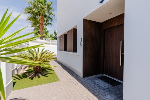 Villa till salu La Marina, Alicante, Spanien 4 sovrum, 249 kvm. Nr. 114764 - foto 3