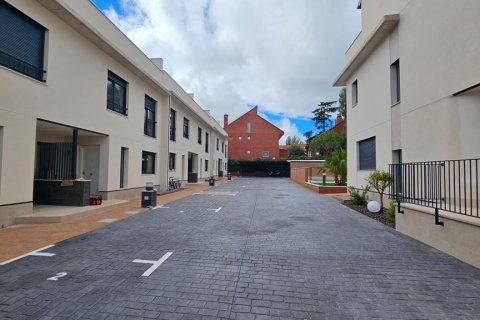Talo myytävänä Pozuelo de Alarcon, Madrid, Espanja, 5 makuuhuonetta, 285.63 m2 No. 107584 - kuva 2