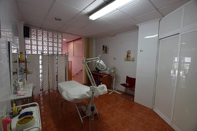Gewerbeimmobilien in Torrevieja, Alicante, Spanien 1 Schlafzimmer, 90 m2 Nr. 103539