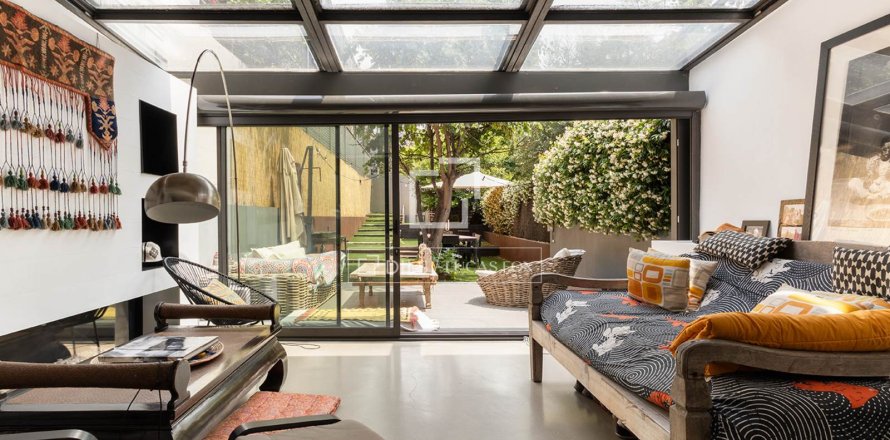 Villa in Barcelona, Spain 5 bedrooms, 327 sq.m. No. 150732