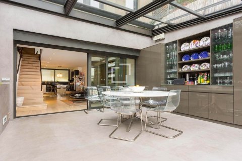 Villa for sale in Barcelona, Spain 5 bedrooms, 327 sq.m. No. 150732 - photo 8